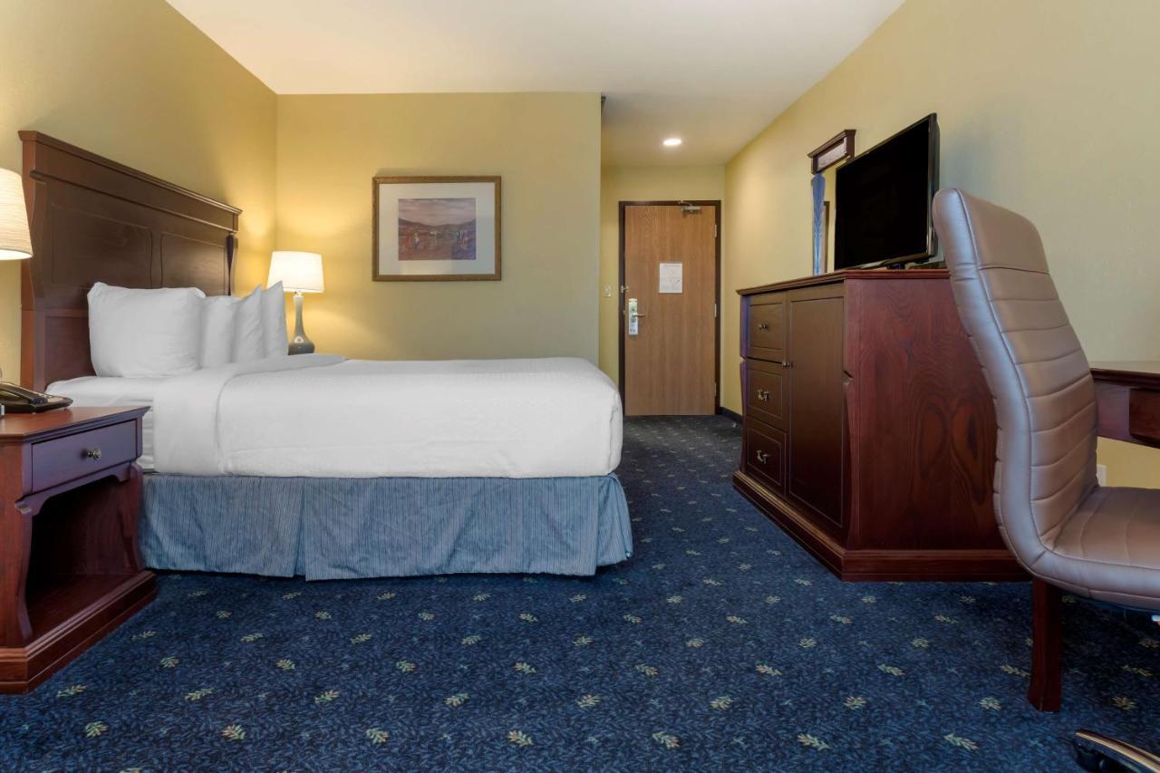 Best Western Plus Grand-Sault Hotel & Suites Bagian luar foto