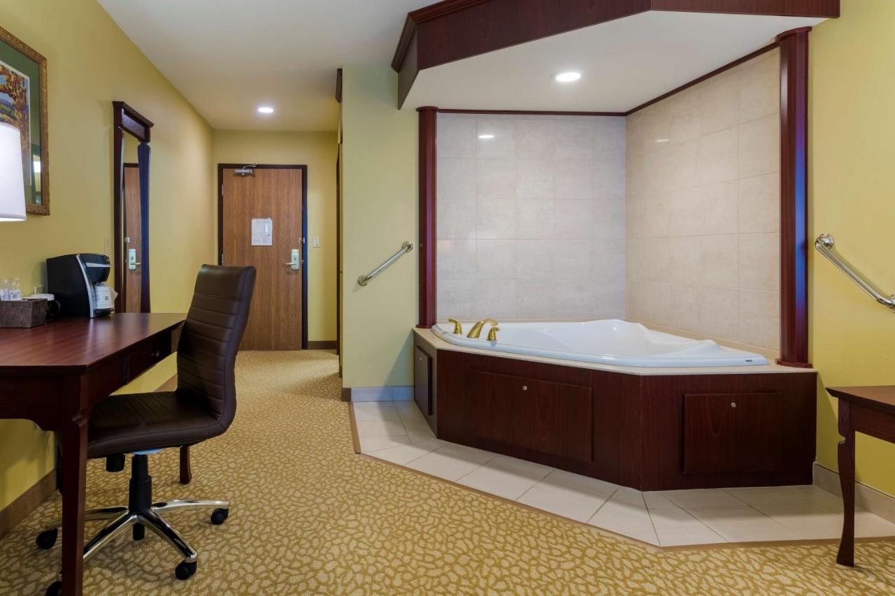 Best Western Plus Grand-Sault Hotel & Suites Bagian luar foto